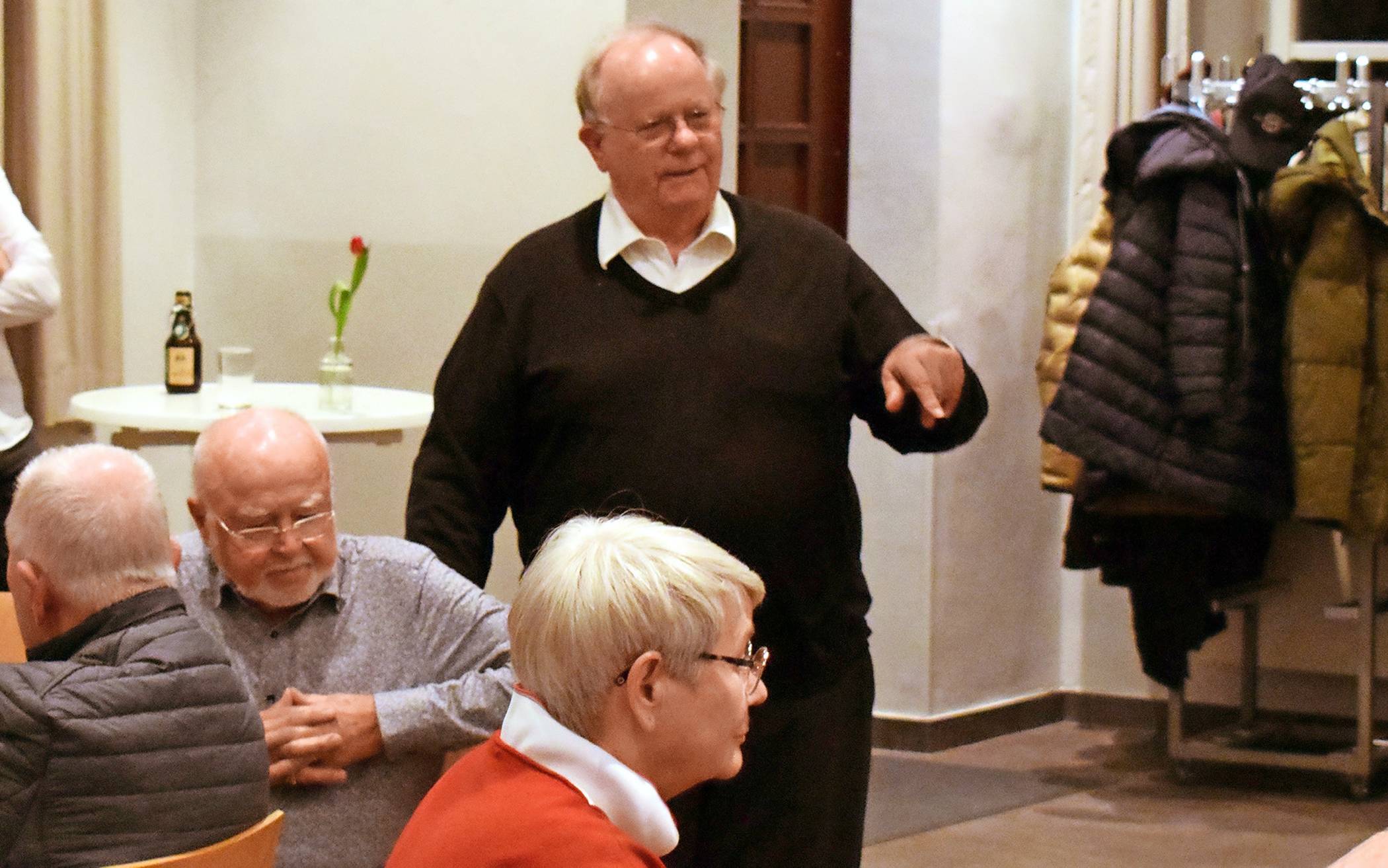  Gründungs- und Vorstandsmitglied Theo Thissen erzählte Anekdoten aus der Anfangszeit des Vereins.  