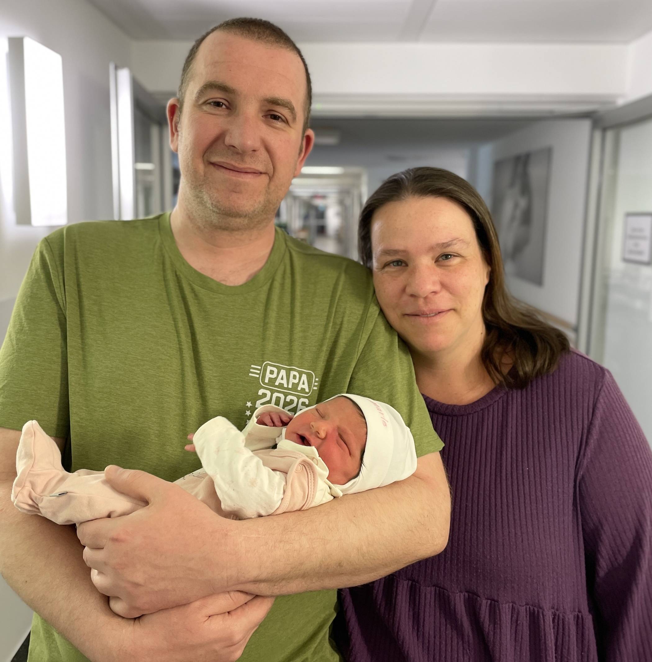 Marie Sophie mit ihren Eltern Sylvia und René Schiffers.   