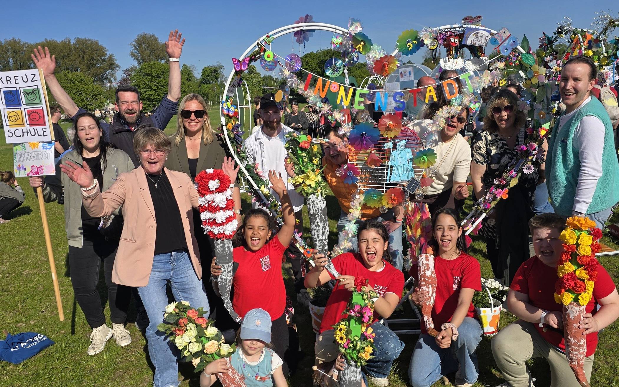 Blumige Kunstwerke aus den Neusser Stadtteilen
