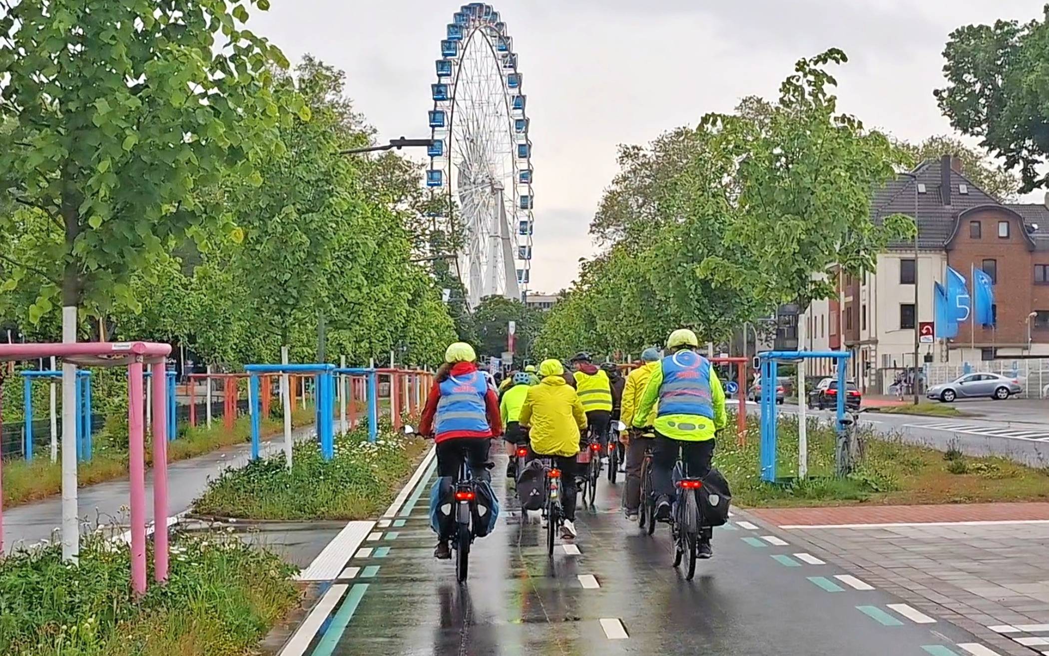  Der neue Radschnellweg entlang des Landesgartenschau-Geländes wurde bereits mehrfach von den ADFC-Radlern getestet.   