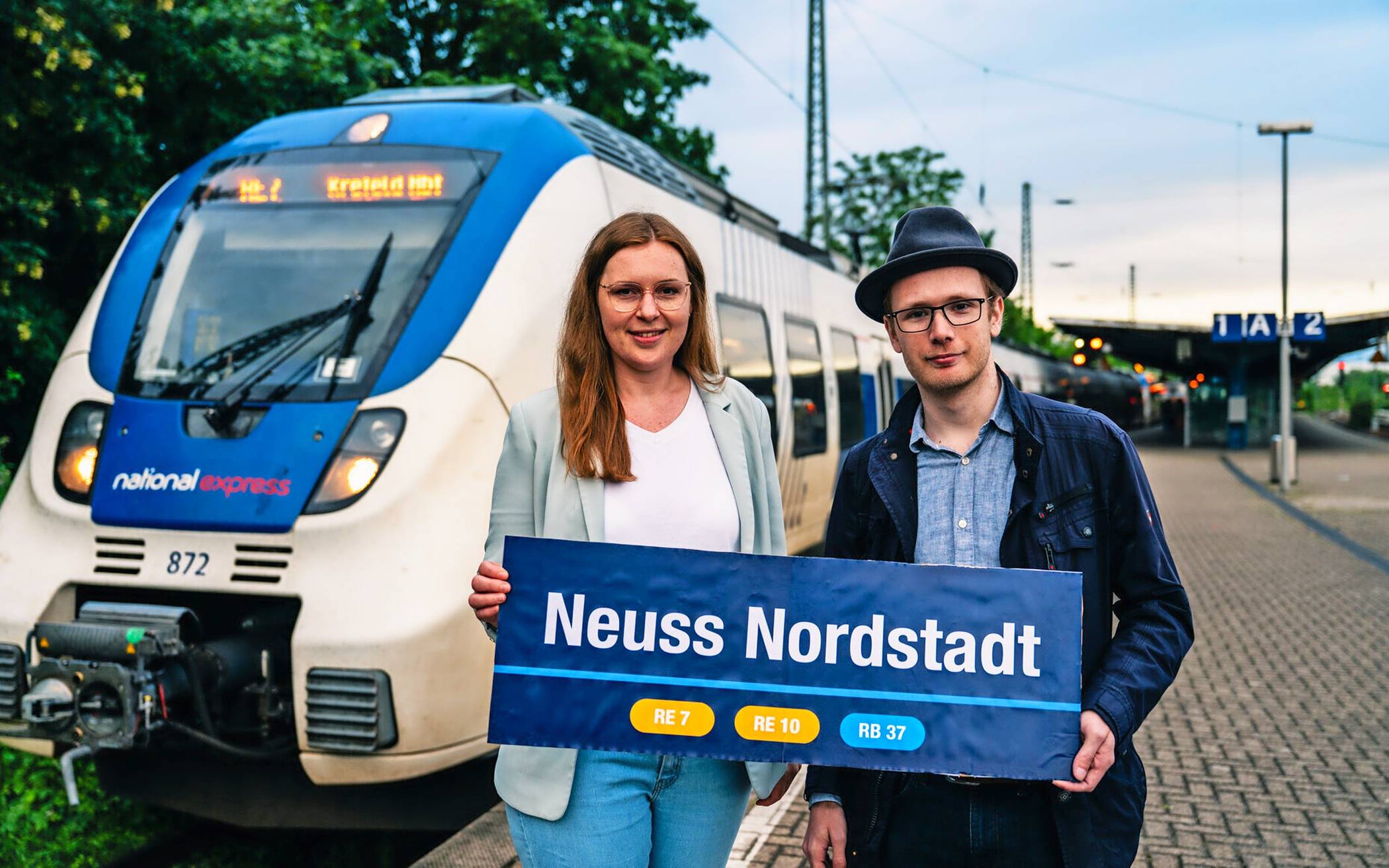 Die Sozialdemokraten Juliana Conti und Jakob Schätzlein machen sich stark für einen Eisenbahn-Haltepunkt in der Nordstadt. In der kommenden Woche steht ein entsprechender Antrag auf der Tagesordnung des Hauptausschusses.   
