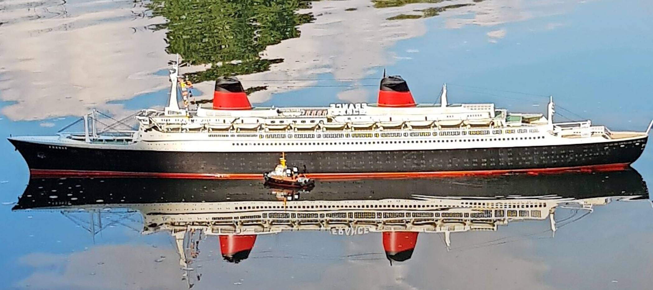  „France“, der Ozeanriese im Kleinformat, wird am morgigen Sonntag über den Laga-See schippern.  