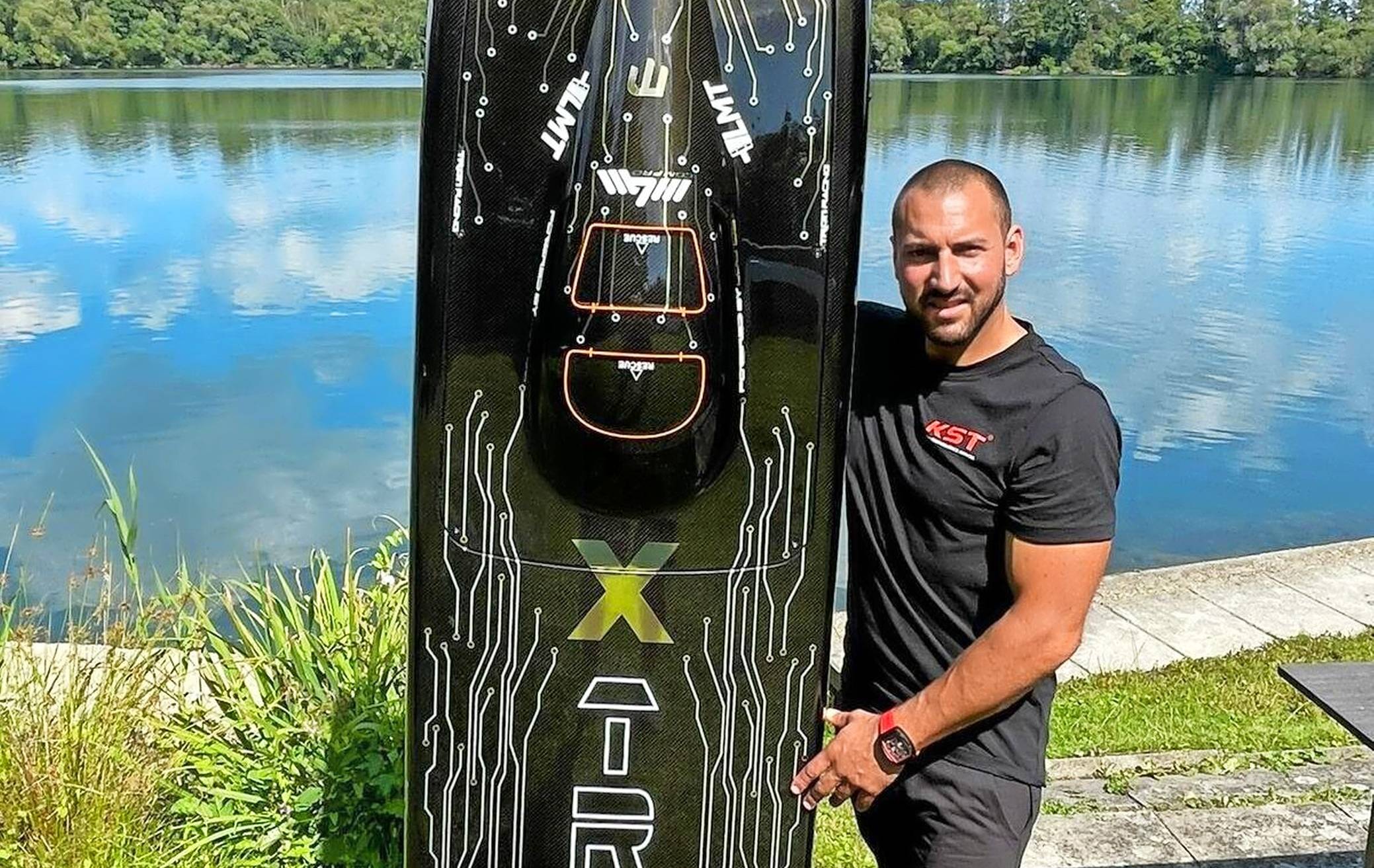  Steffen Neukäter präsentiert einige seiner rekordverdächtigen Boote auf der Landesgartenschau.  