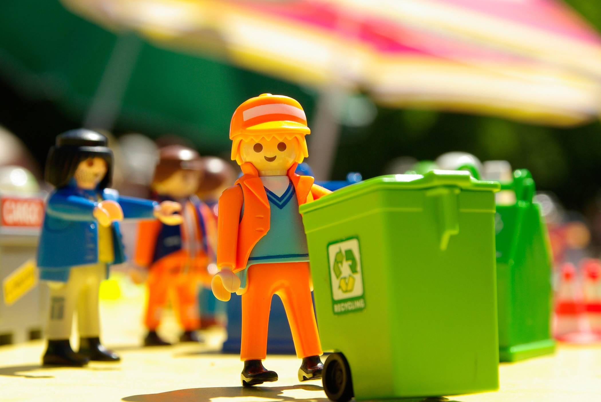  Fertig gespielt? Die beste Art, ausgedientes Spielzeug, Kinderklamotten und Co. zu recyceln, ist ein Trödelmarkt. Beim Frühlingsfest inklusive Trödel der Kita Kompass gibt es viel zu entdecken.  
