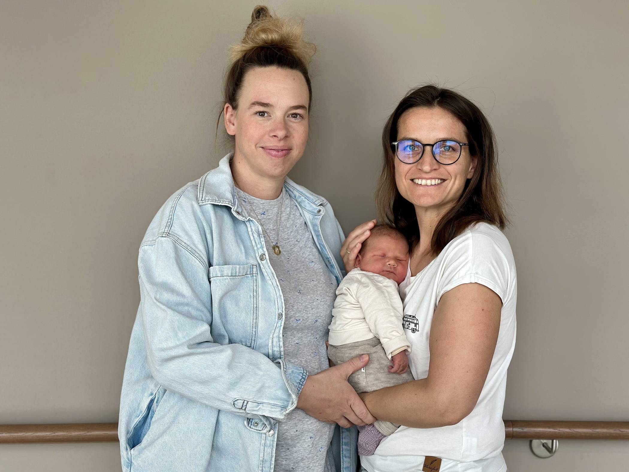  Katharina (links) und Sandra Zoonz mit ihrer Liv.  