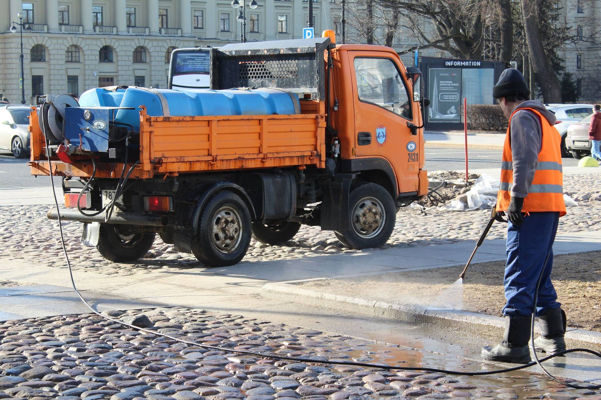 Wartung, Kontrolle, Verantwortung:  Die unsichtbare Arbeit in einer Stadt