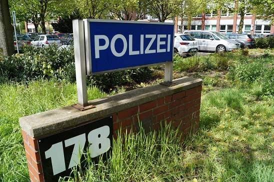 Die Polizei bittet Zeugen um Hinweise.