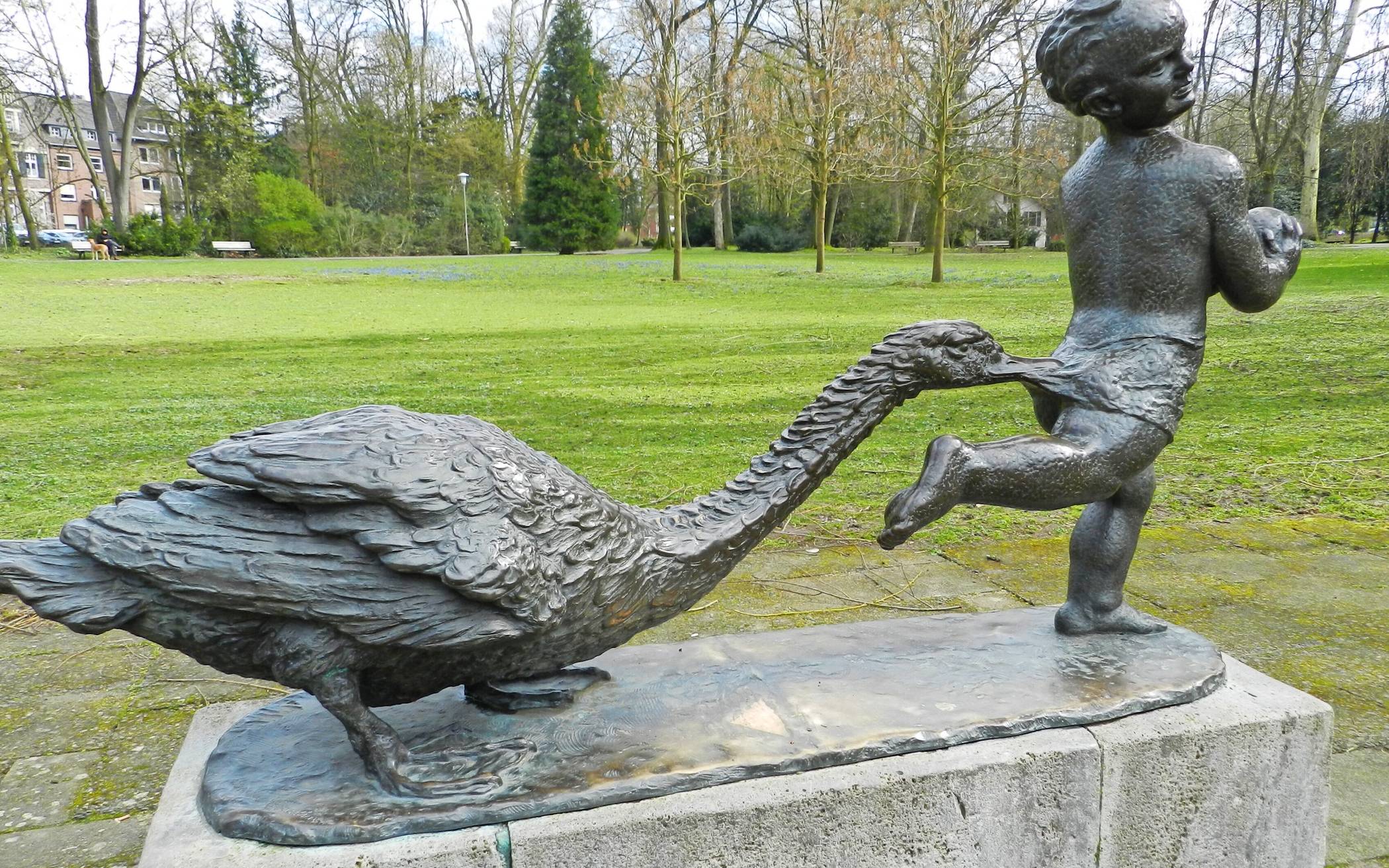 ... und das Bronze-Original von Oswald Causin im Stadtgarten.