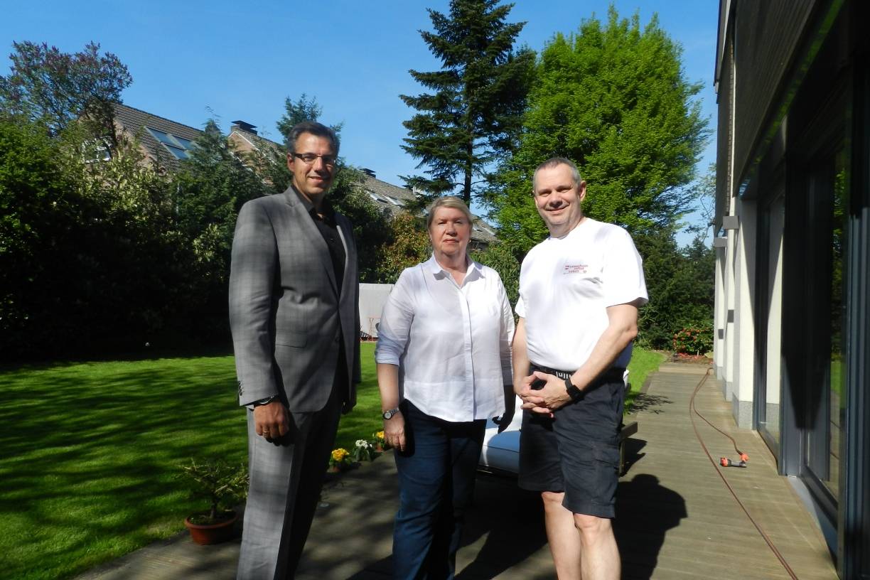  Stefan Crefeld, Dr. med. Hella Körner-Göbel und Volker Göbel wollen, dass Uedesheim Leben rettet. Ihre Mitstreiter Mark Zellerhof und Stefan Veiser fehlen auf dem Foto. 
