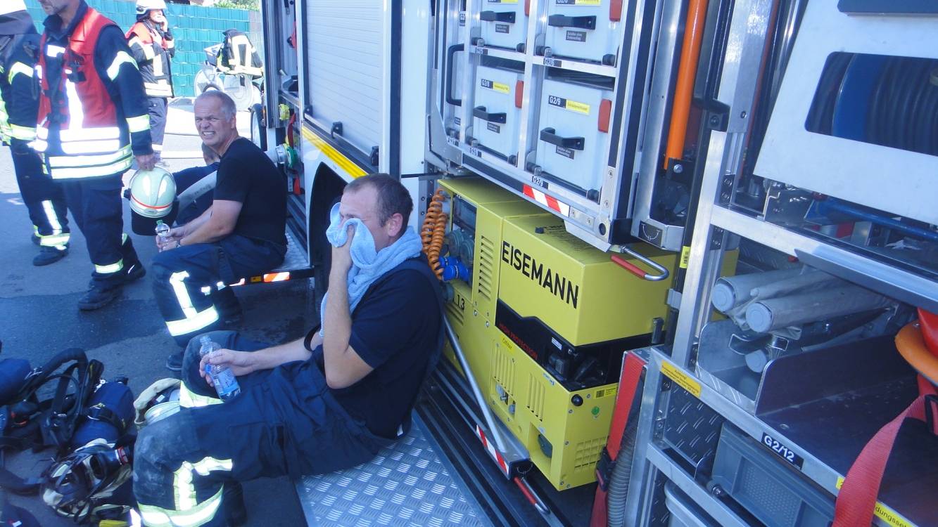  Erhöhte Brandgefahr überall und zeit- und arbeitsintensive Einsätze: Die Feuerwehren der Städte Neuss und Kaarst leisten viel. 