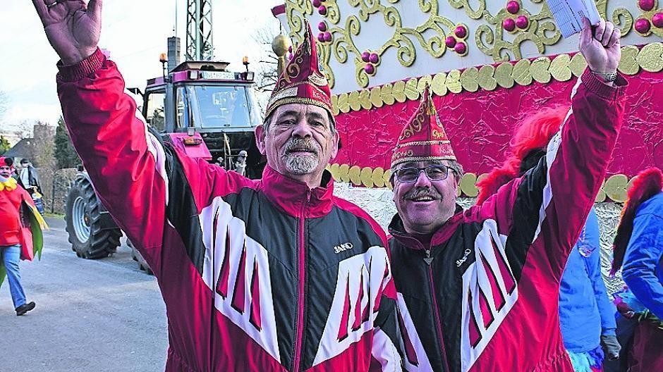  Peter Duksch und Herbert Schmitz (v.l.) — gemeinsam sind sie das Herz und die Seele des Rosenmontagszugs. 