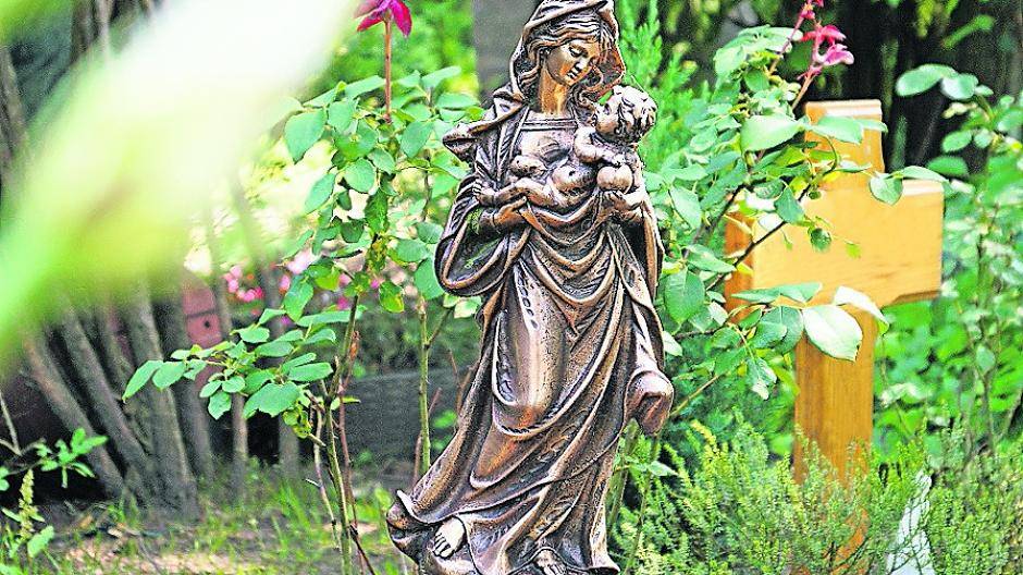 Mensch-Tier-Bestattung bald auch in Neuss möglich? Kirche ist sich uneinig