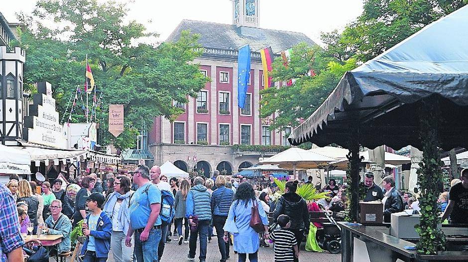 Diskussion um Hansetag Neuss: Stadt plant mit 1,5 Millionen Euro Kosten Entscheidung in die Ratssitzung verlegt+++Großereignis im Jahr 2022