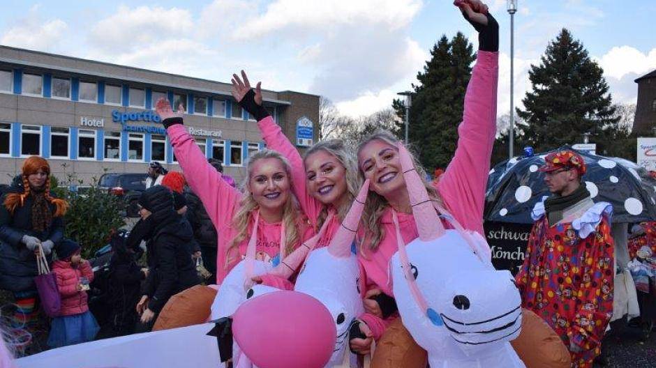 Impressionen vom Rosenmontagszug in Büttgen