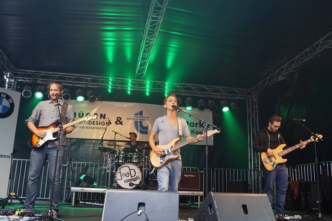  Von der Kaarst-Total-Bühne über den "großen Teich": "Durch&amp;Durch" wird in rund zwei Monate lang im Disney World Resort im sonnigen Florida auftreten. 