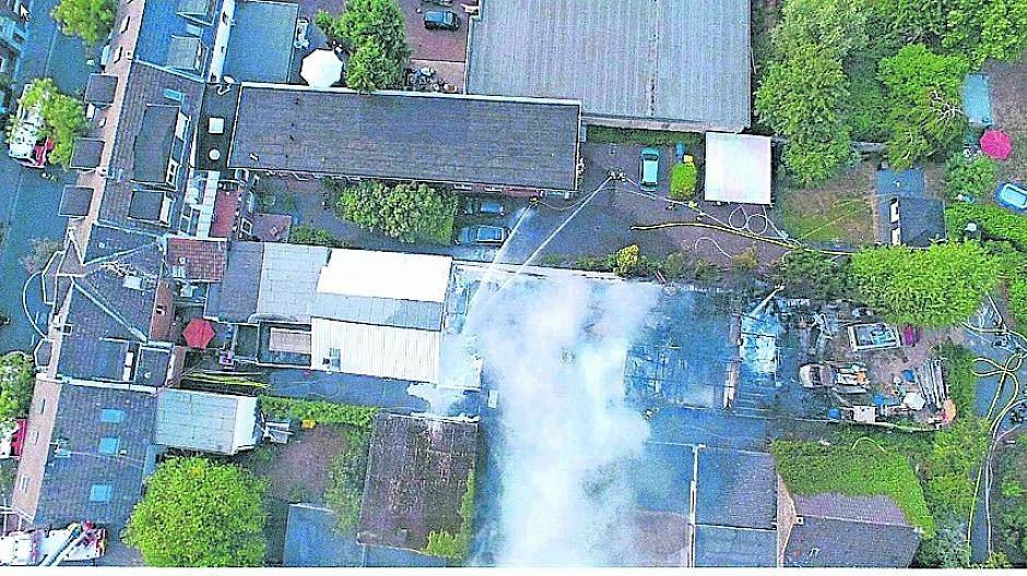 Großeinsätze der Neusser Feuerwehr: Wurden die Brände absichtlich gelegt?