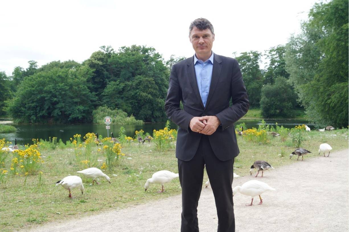  Dr. Jörg Geerlings MdL sieht sich die Situation vor Ort an. Er ist sicher, dass am Jröne Meerke etwas passieren muss. 