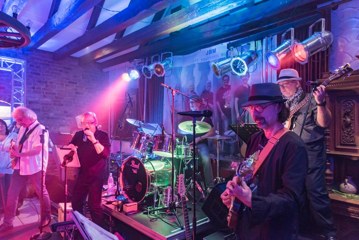  Die Kaarster Band JBM wird am 20. April in Johnen's Tenne spielen. 