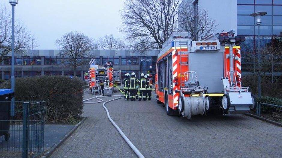 Feuer im Erdgeschoss: Büttgener Gesamtschule wurde geräumt