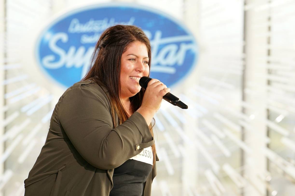 Janina el Arguioui singt im DSDS-Recall