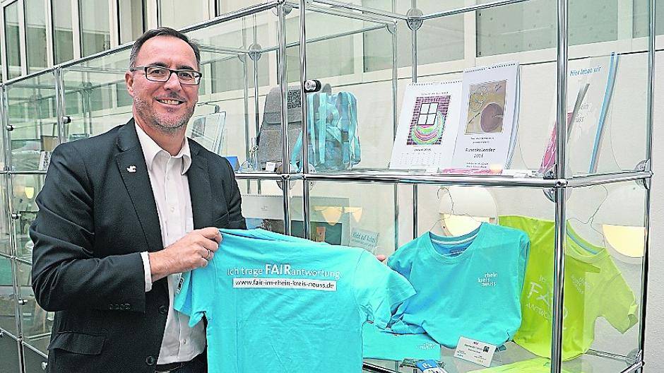 Im Rhein-Kreis Neuss ist er der „Pate“ des Fairen Handels: der Öffentlichkeitssprecher der Kreisverwaltung, Harald Vieten. 
