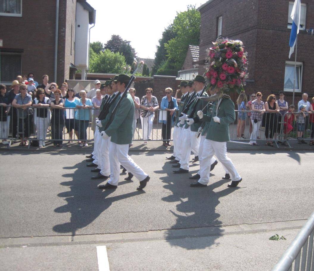Busse müssen Schützen weichen