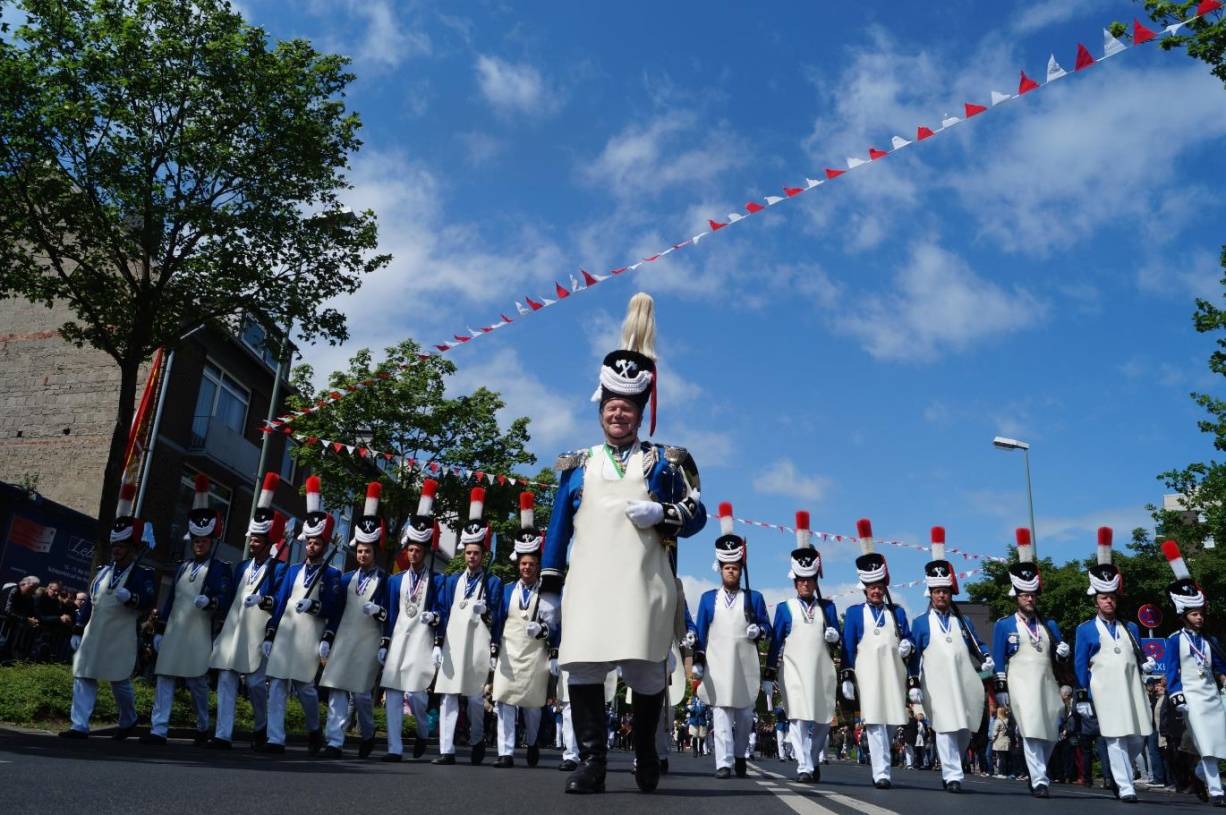 Busse müssen Schützen weichen