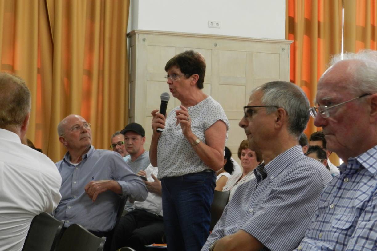  CDU-Stadtverordnete Anna Maria Holt greift die Befürchtungen der Bürger auf, verlangt Klarheit: Wird die Sperrung nach dem Verkehrsversuch eventuell doch zur Dauerlösung? 