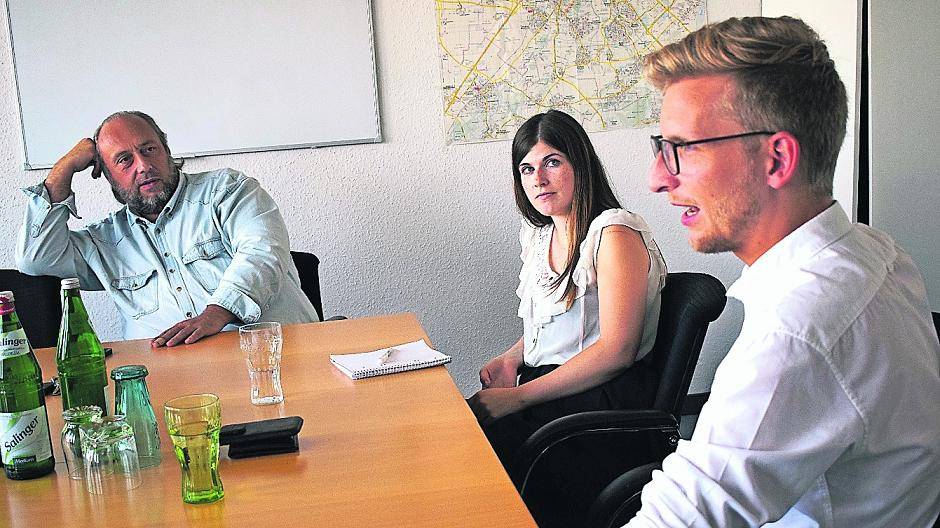  Daniel Rinkert (rechts), SPD-Bundestagskandidat, im Gespräch mit der Kurier-Redaktion. 