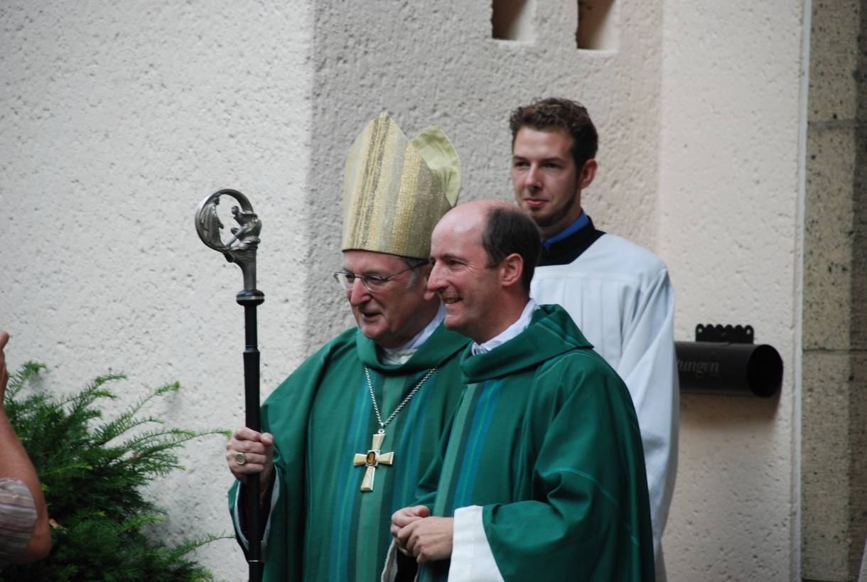  Kardinal Meisner bei der Einführung von Monsignore Guido Assmann als Oberpfarrer am Quirinusmünster. 