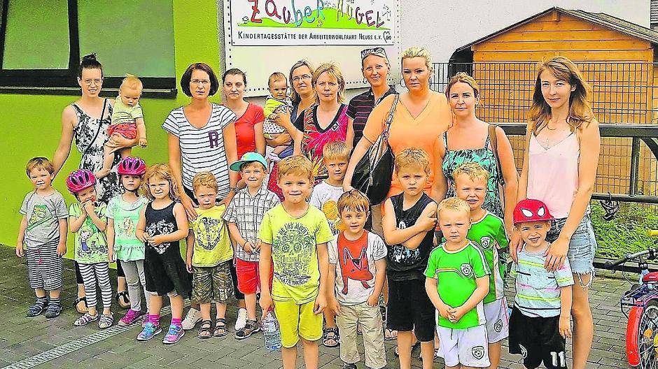  Eltern und Kinder wollen die unerträgliche Hitze in der Kita Zauberhügel nicht mehr hinnehmen. Bis zu 37 Grad wurden dort am vergangenen Montag gemessen. 