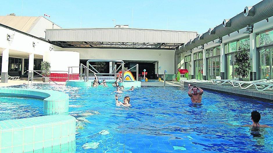 Drama im Südbad Neuss: 32-Jähriger ertrinkt