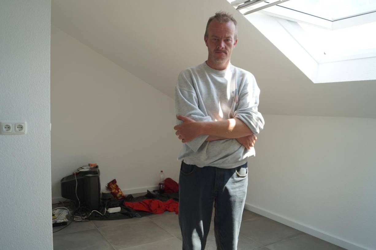  So trostlos sieht es bei Andreas Lindler bald nicht mehr aus: Fleißige Helfer und gerührte Stadt-Kurier-Leser haben Möbel für den ehemaligen Schausteller aufgetrieben. Respekt vor diesem Engagement! 