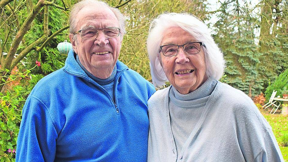 Seniorenpaar heiratet nach 52 Jahren wilder Ehe im Neusser Standesamt
