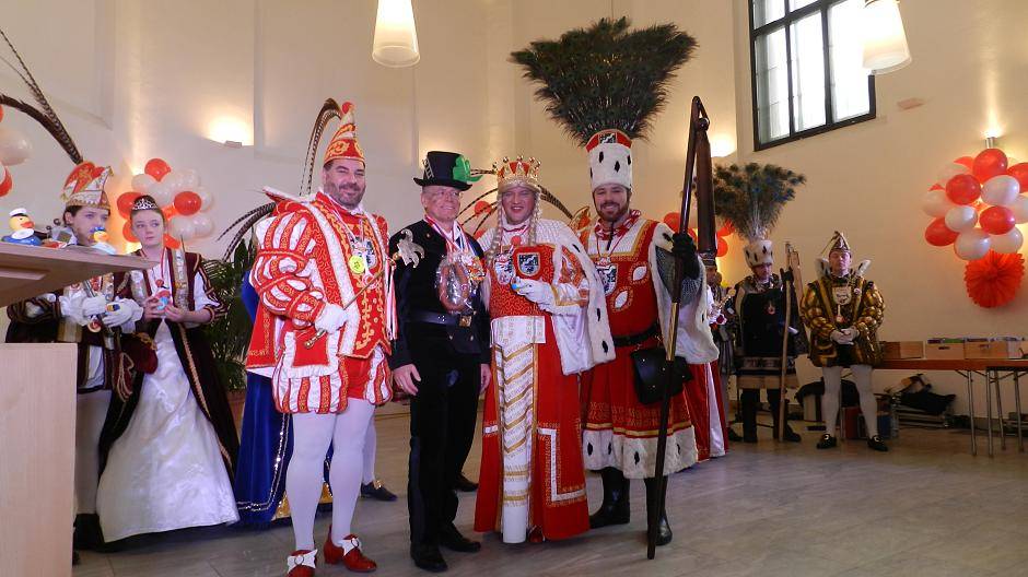 Das Dreigestirn aus Stürzelberg: Prinz Georg, Bauer Manuel und Jungfrau...