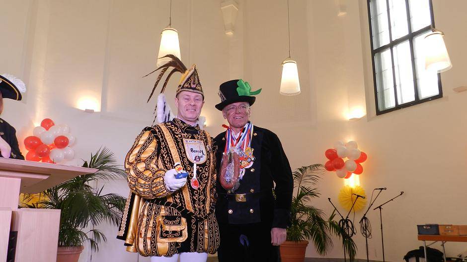 Der Landrat zusammen mit Prinz Bernd Wolters aus...