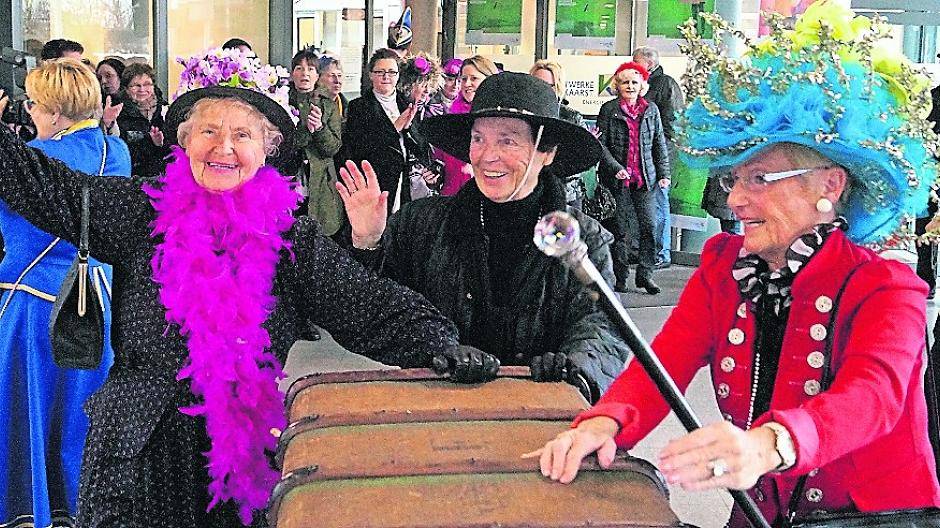 Wie schon im vergangenen Jahr wollen die Möhnen auch morgen wieder das Kaarster Rathaus stürmen. 