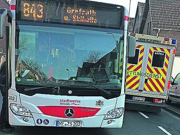 Massenanfall von Verletzten nach Bus-Vollbremsung