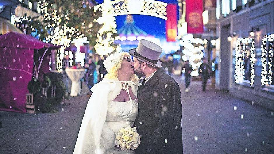  Abends wurde im Phantasialand gefeiert — und garantiert ausgiebig über den TV-Drehtermin erzählt. 