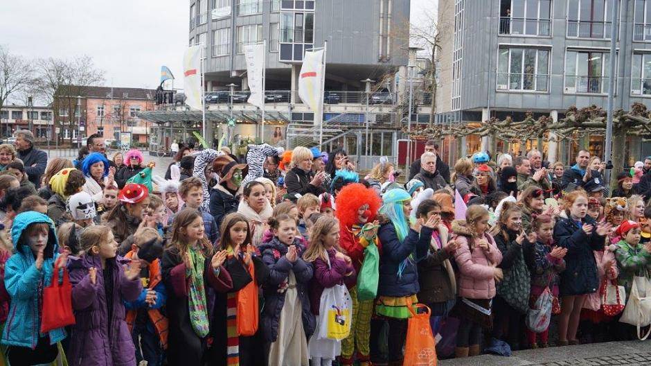 Matthias-Claudius-Schüler in närrischer Aktion