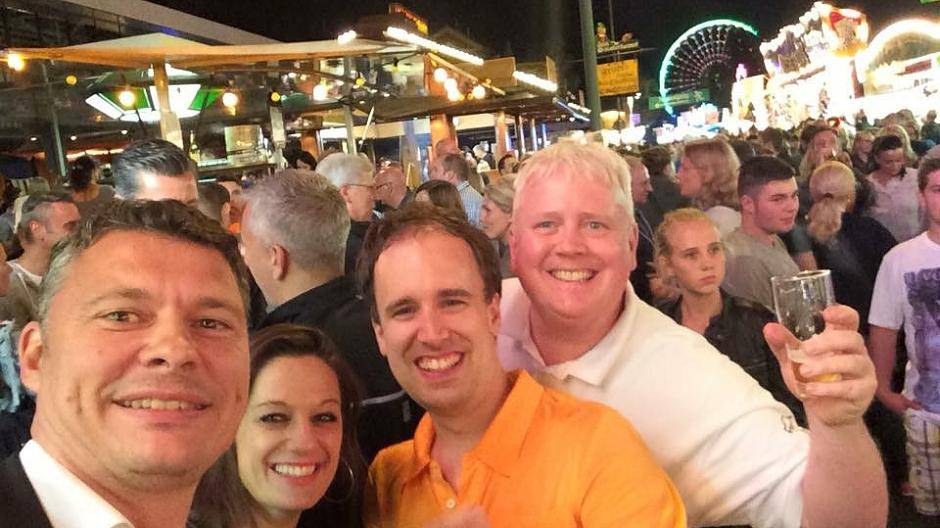  Auch dass sympathische Nüsser Kirmesvolk freut sich auf gute Vizebürgermeister und will fröhlich „regiert“ werden. 