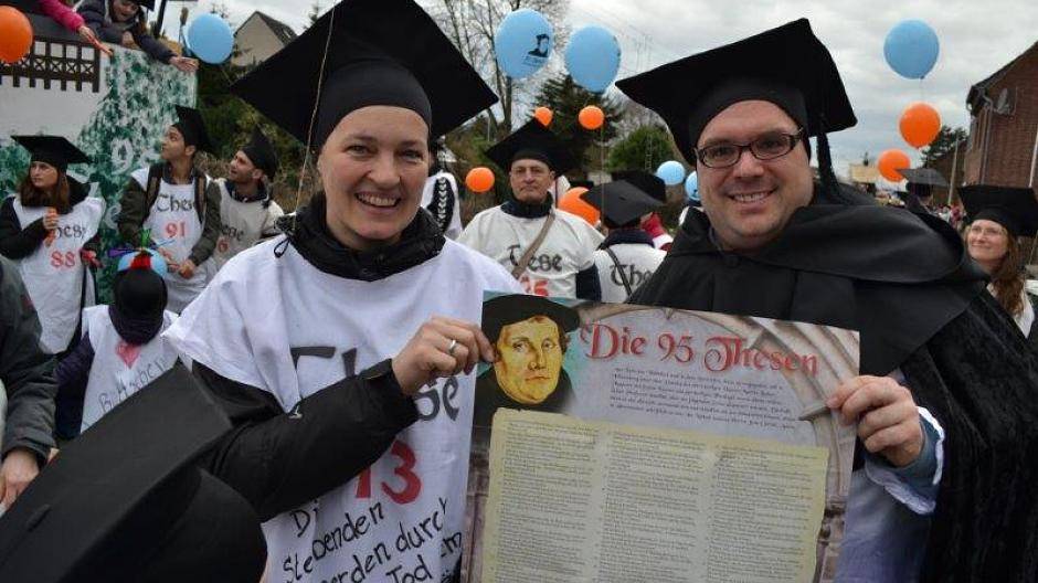 Rosenmontagszug in Büttgen