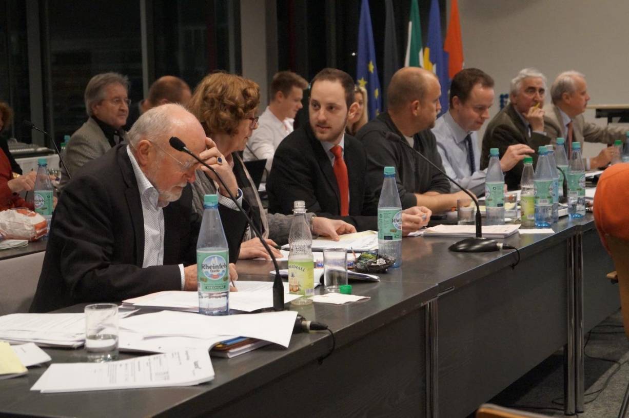  Angespannte Stimmung im Rat. 