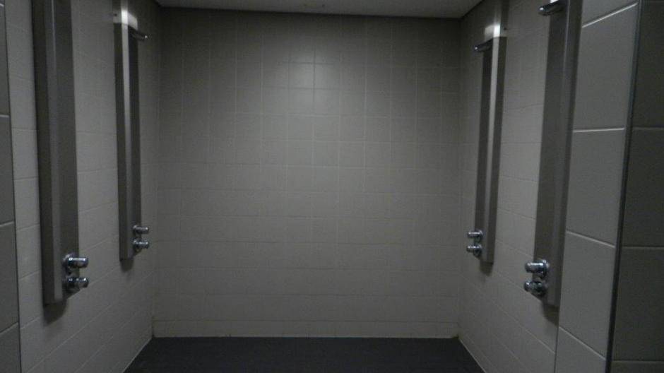 Die 6-er Duschen sollen nach Geschlecht aufgeteilt...