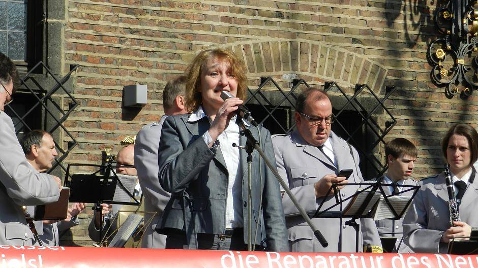 Isa Dheus vom Verkehrsverein lobte besonders den engagierten Einsatz von Rolf...