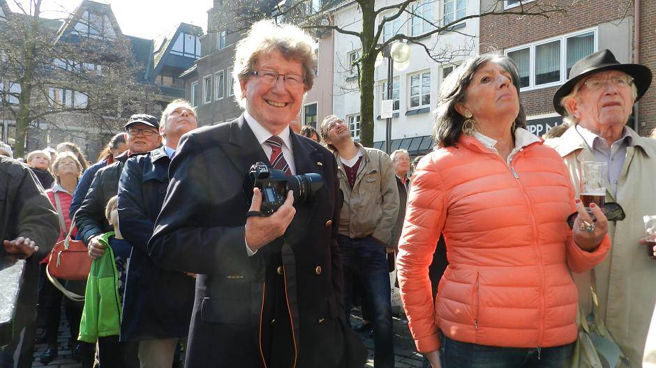 Rolf Lüpertz kommt aus dem Strahlen gar nicht mehr...