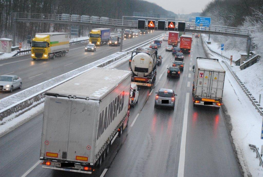 Winterliches Wetter führt zu Verkehrsunfällen mit Sachschäden