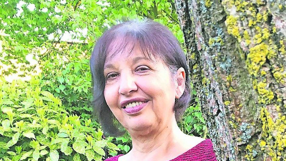  Heilerin Marion Ammon will im Internet nicht leicht zu finden sein, nimmt sich Zeit für ihre „Patienten“. Menschen in seelischer Not suchen ihre Hilfe. Sie geht den Problemen und seelischen Verspannungen auf den Grund. Auch der Hypnotiseur Dr. Christoph Pütz aus Norf (www.der-hypnose-doc.de) erzielt Erfolge mit einer besonderen Technik, das Unterbewusstsein zu wecken. 