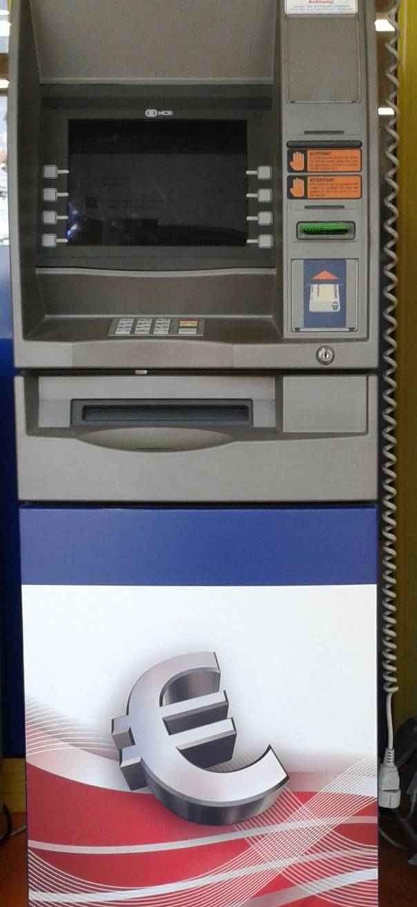 Geldautomat gestohlen - Zeugen gesucht