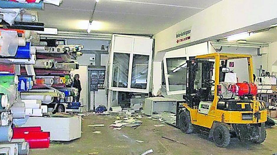  Totale Verwüstung: So sah es in den Büroräumen der Hügen GmbH aus. 